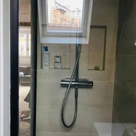 Апартаменты Bright Duplex Near Train Station *