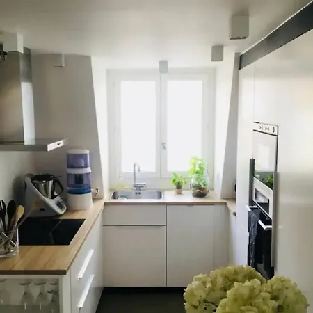 Апартаменты Bright Duplex Near Train Station Париж
