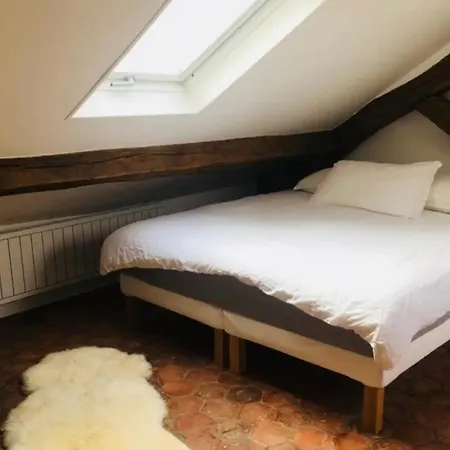 Bright Duplex Near Train Station Апартаменты