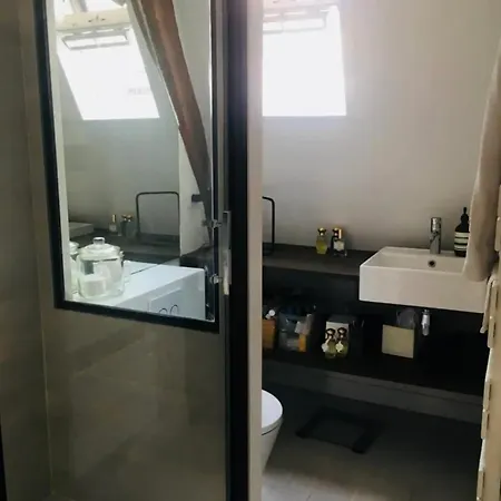 Bright Duplex Near Train Station *